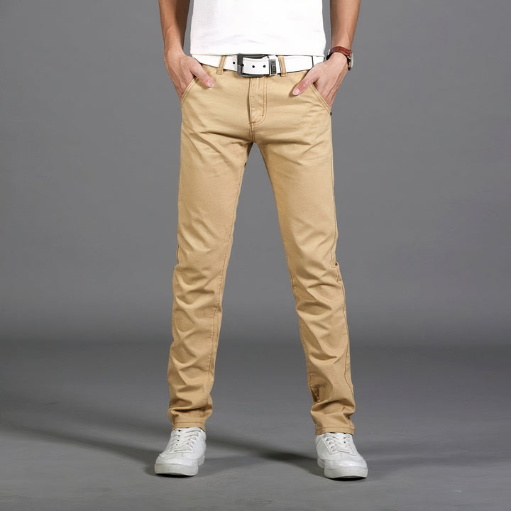  Classic summer pants for men made from breathable, lightweight fabric, offering comfort and style for warm days.
