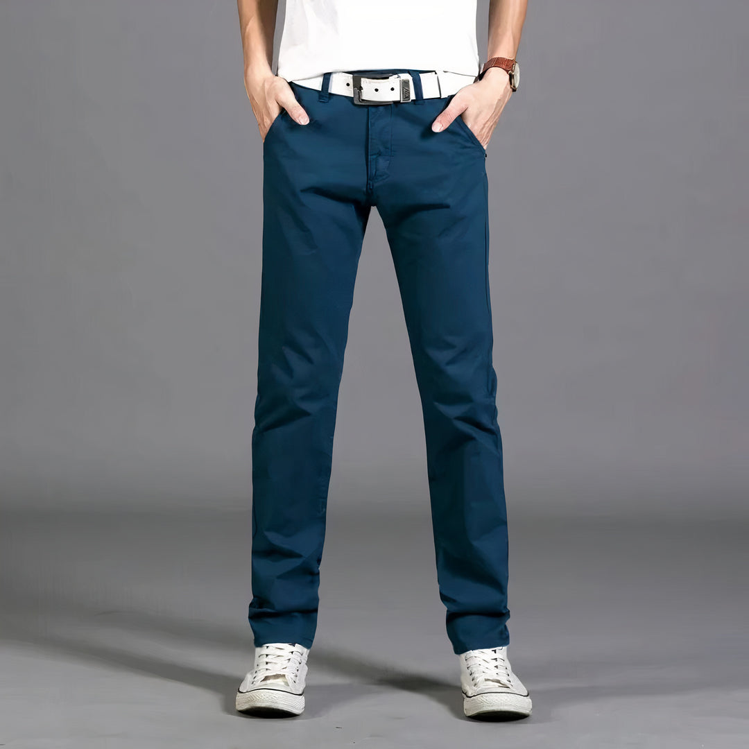  Classic summer pants for men made from breathable, lightweight fabric, offering comfort and style for warm days.