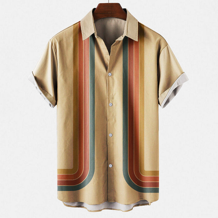 Classic vintage vacation shirt with lightweight and breathable fabric, ideal for summer days and relaxed adventures.







