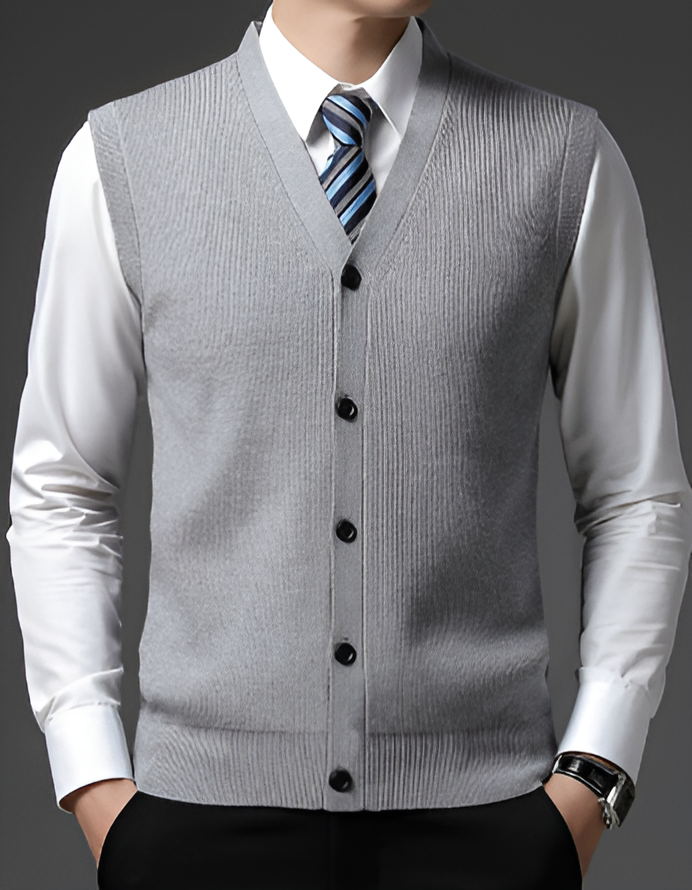 Classic warm vest for autumn, lightweight and breathable, ideal for layering during cool days.