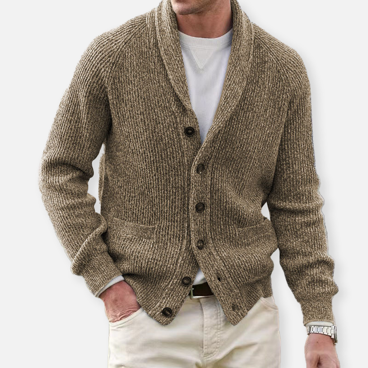 Comfortable autumn cardigan for men, providing warmth and style for cool days.