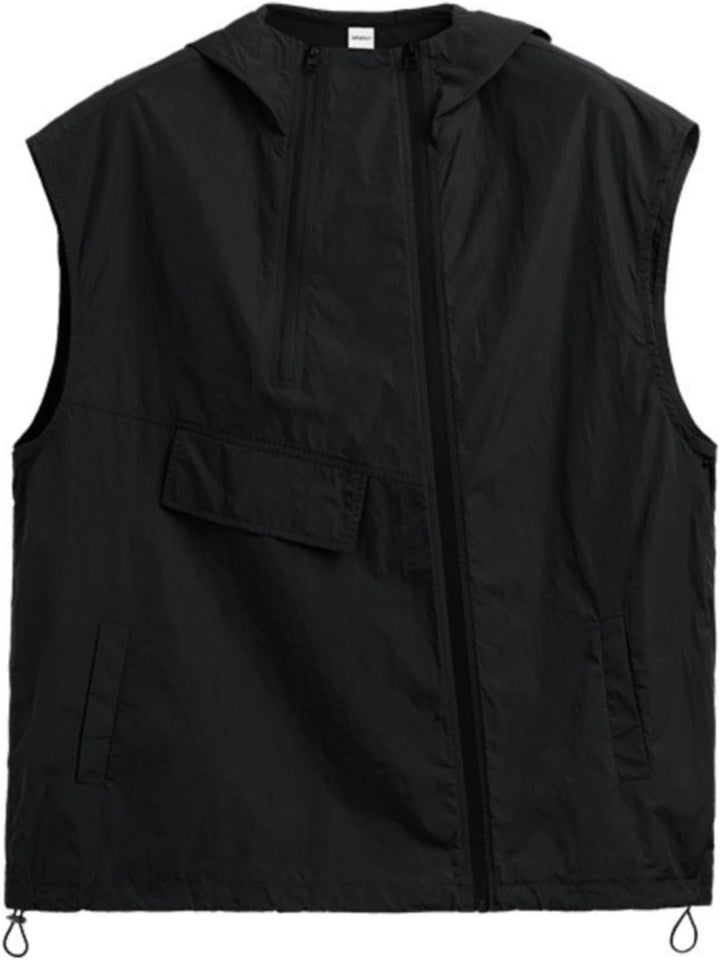 Comfortable men's cargo vest with multiple pockets, perfect for autumn layering and outdoor activities.
