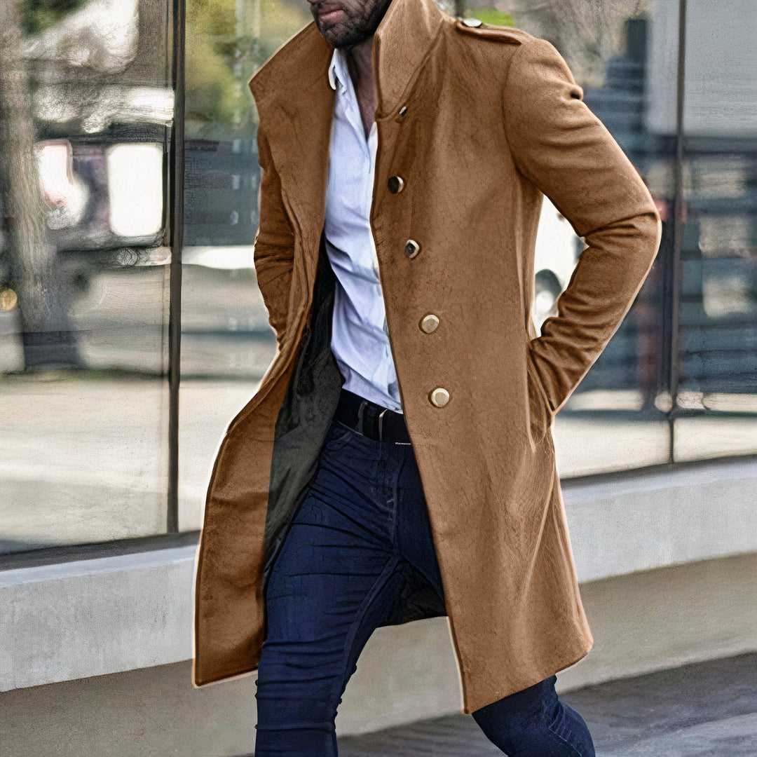 Comfortable men's coat with a stylish and versatile design, perfect for autumn days.







