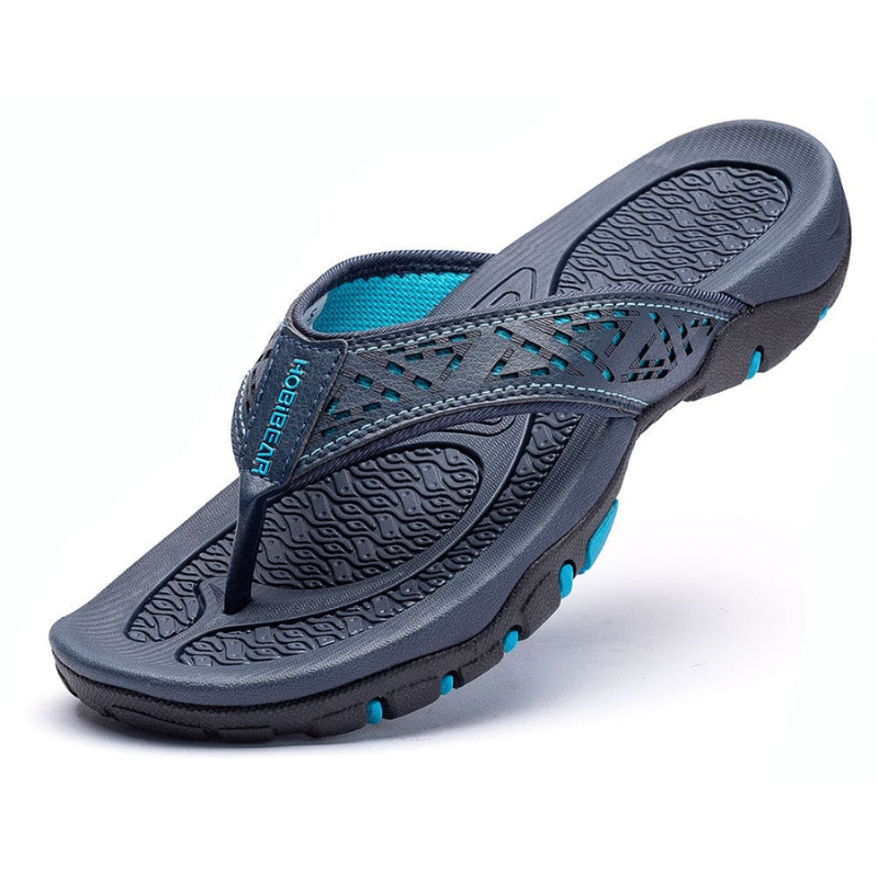 Comfortable men's slippers with cushioned sole and breathable design, ideal for relaxing on summer days.