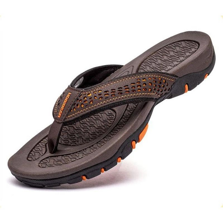 Comfortable men's slippers with cushioned sole and breathable design, ideal for relaxing on summer days.