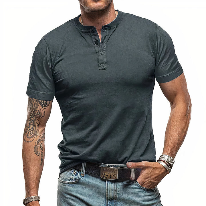 Comfortable summer shirt for men with breathable, lightweight fabric for a stylish and cool look in warm weather.