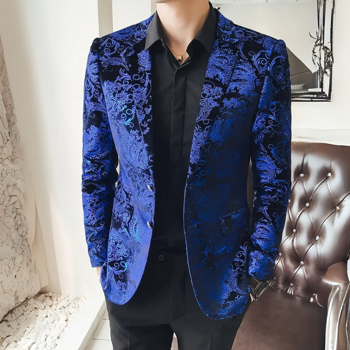 Men’s elegant blazer jacket with tailored fit, perfect for stylish and confident looks on autumn days.









