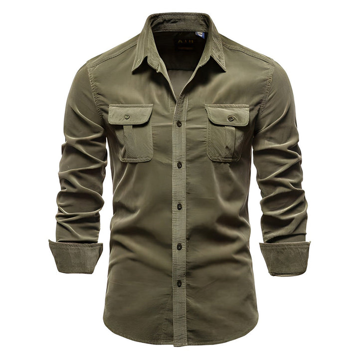 Elegant men's summer shirt with breathable, lightweight fabric and a tailored fit for warm-weather style.