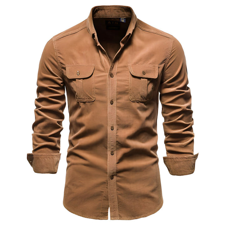Elegant men's summer shirt with breathable, lightweight fabric and a tailored fit for warm-weather style.