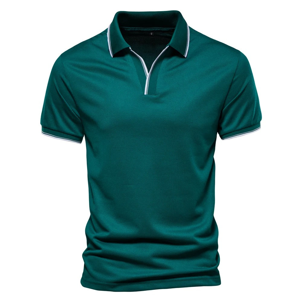 Elegant poloshirt for men, ideal for stylish comfort on summer days









