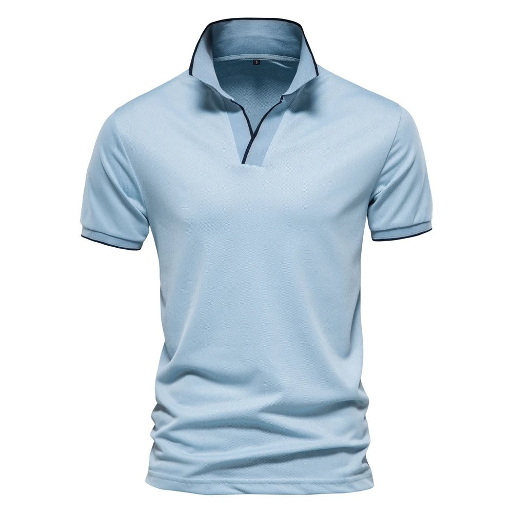 Elegant poloshirt for men, ideal for stylish comfort on summer days








