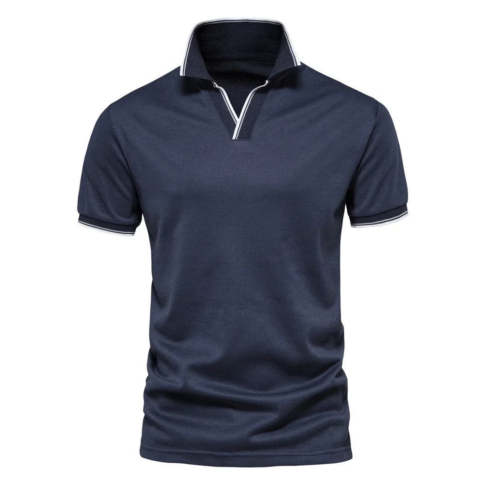 Elegant poloshirt for men, ideal for stylish comfort on summer days








