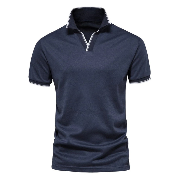 Elegant poloshirt for men, ideal for stylish comfort on summer days








