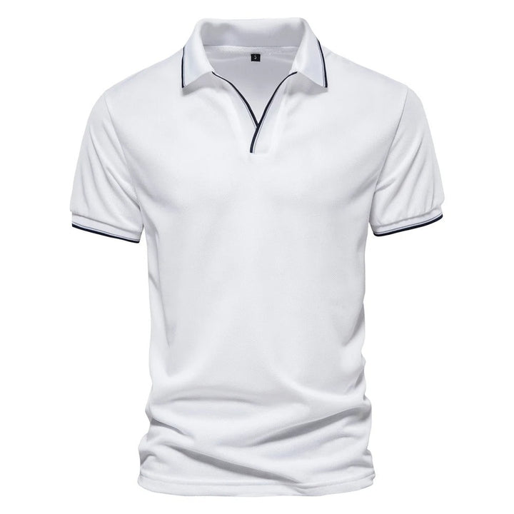 Elegant poloshirt for men, ideal for stylish comfort on summer days








