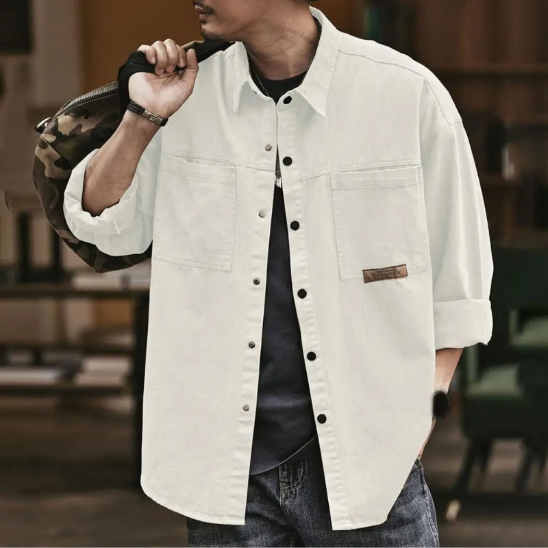 Men’s autumn vintage shirt with soft, breathable fabric and classic design, ideal for casual and stylish fall outfits.
