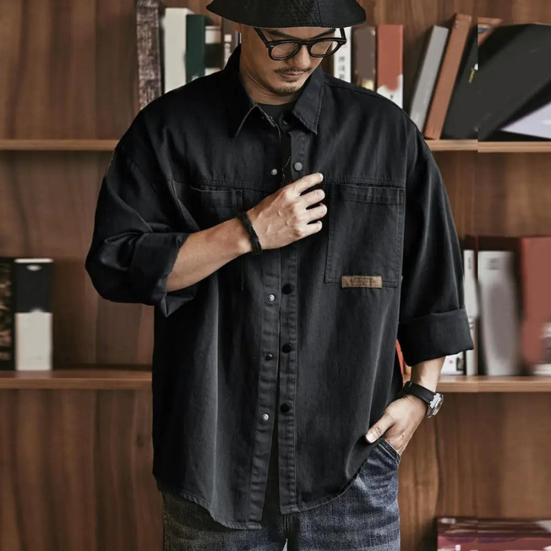 Men’s autumn vintage shirt with soft, breathable fabric and classic design, ideal for casual and stylish fall outfits.