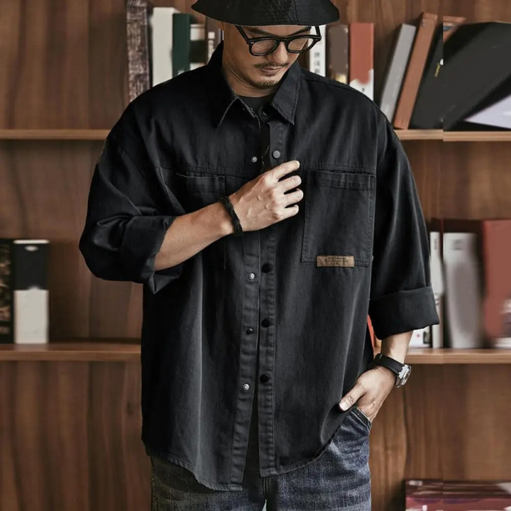 Men’s autumn vintage shirt with soft, breathable fabric and classic design, ideal for casual and stylish fall outfits.