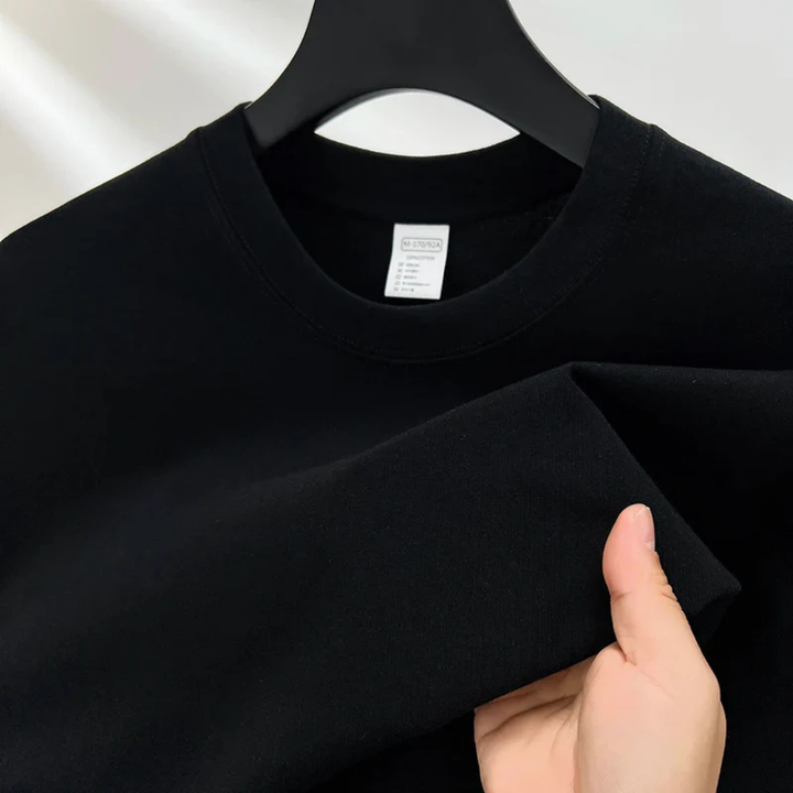 Men's basic summer t-shirt, lightweight and breathable for everyday comfort.