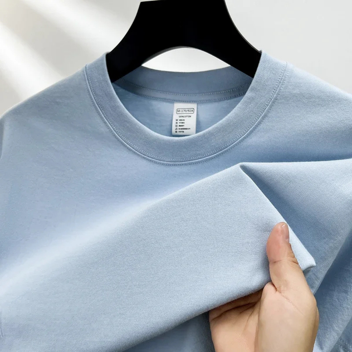 Men's basic summer t-shirt, lightweight and breathable for everyday comfort.