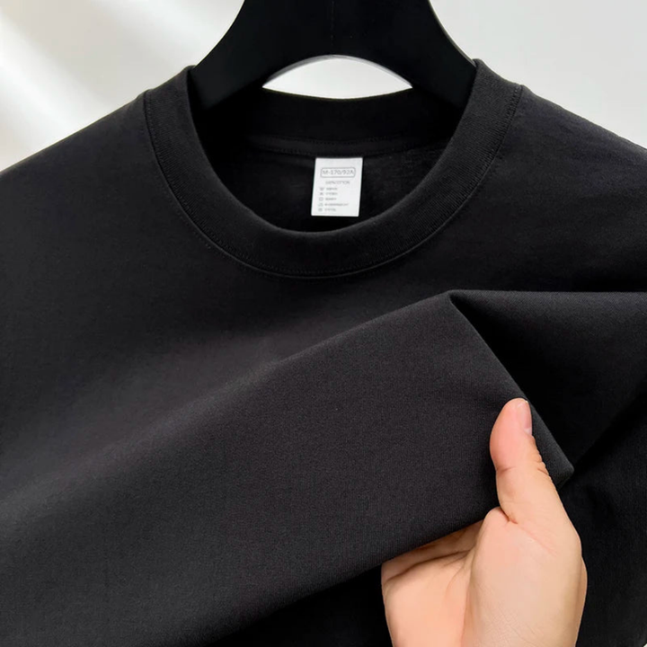 Men's basic summer t-shirt, lightweight and breathable for everyday comfort.