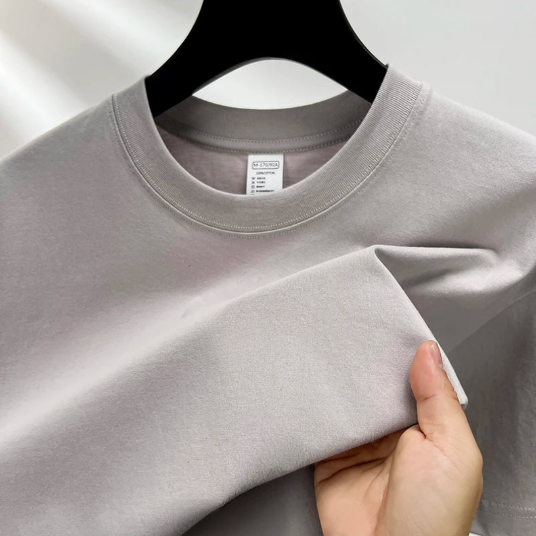 Men's basic summer t-shirt, lightweight and breathable for everyday comfort.