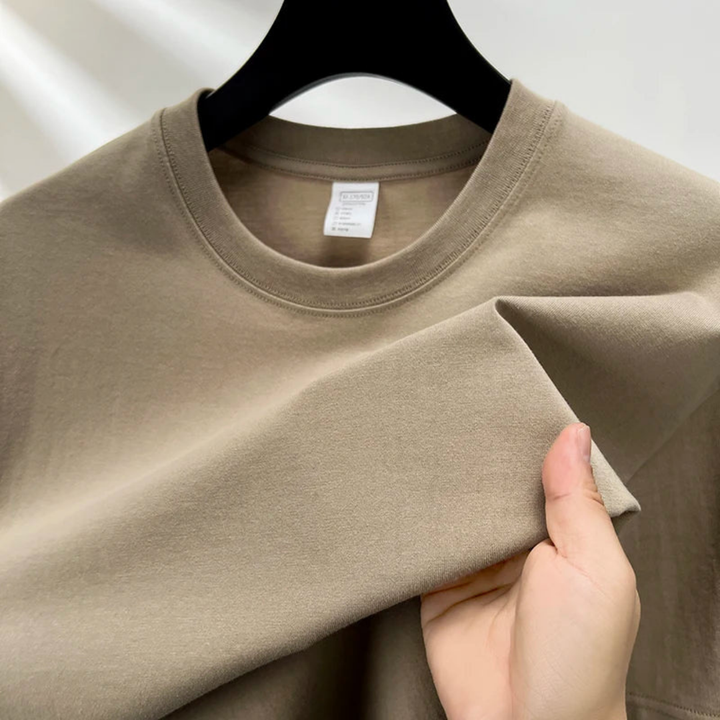 Men's basic summer t-shirt, lightweight and breathable for everyday comfort.