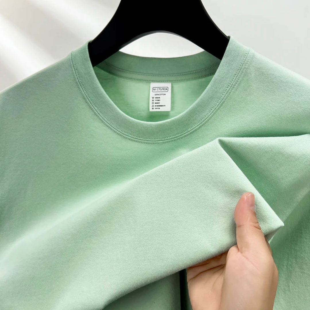 Men's basic summer t-shirt, lightweight and breathable for everyday comfort.