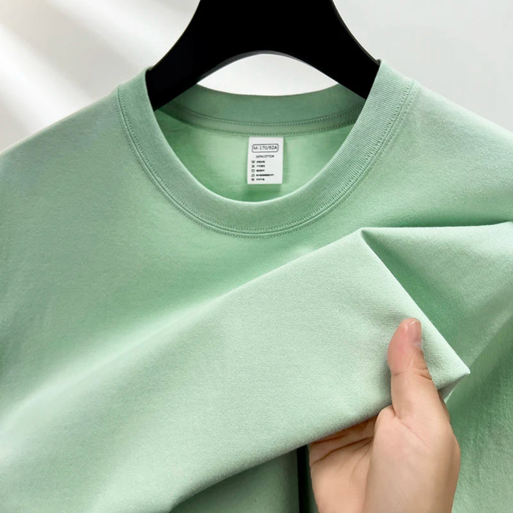 Men's basic summer t-shirt, lightweight and breathable for everyday comfort.