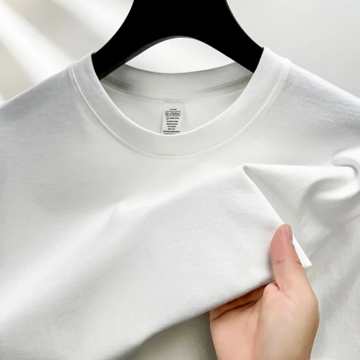 Men's basic summer t-shirt, lightweight and breathable for everyday comfort.