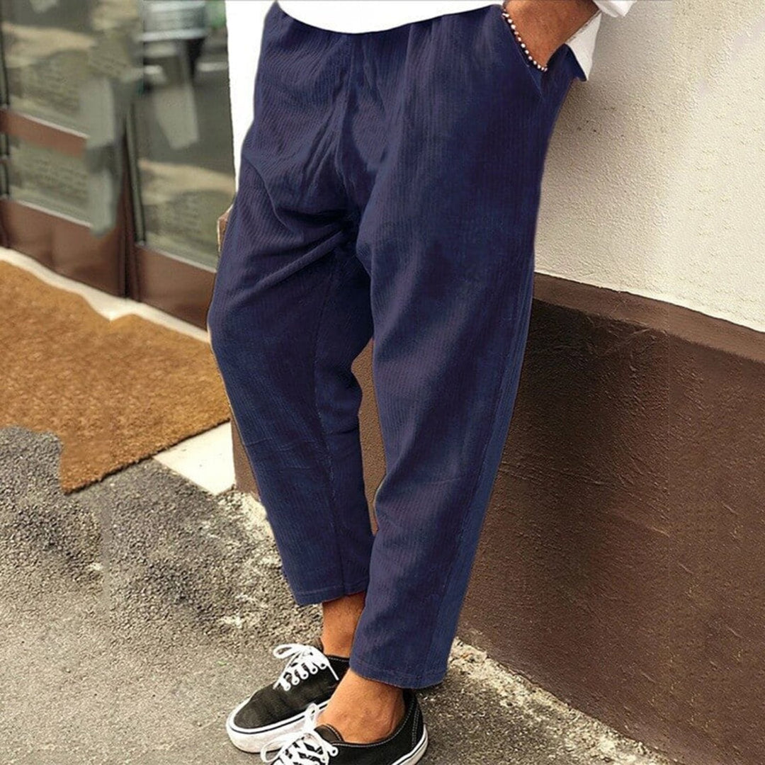 Men's breathable chino summer pants with a lightweight, stretchable design, perfect for warm-weather comfort and style.