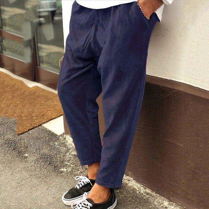Men's breathable chino summer pants with a lightweight, stretchable design, perfect for warm-weather comfort and style.