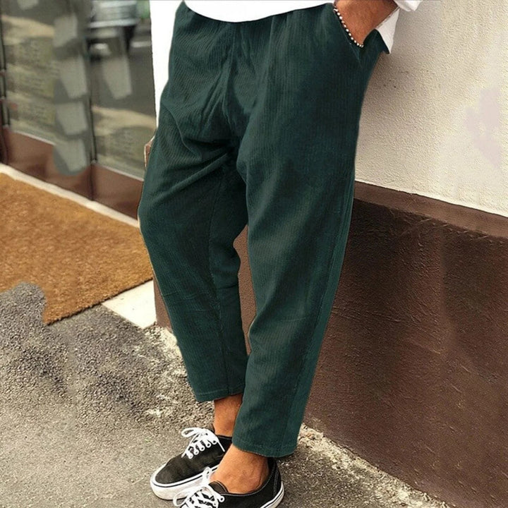 Men's breathable chino summer pants with a lightweight, stretchable design, perfect for warm-weather comfort and style.