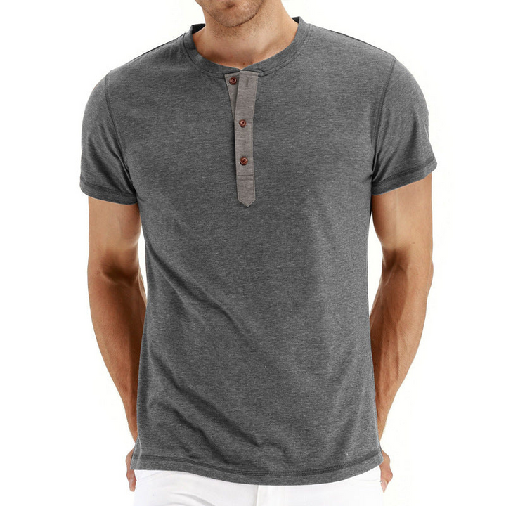 Men’s casual and comfortable t-shirt with relaxed fit and breathable fabric, ideal for summer days.









