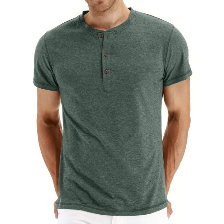 Men’s casual and comfortable t-shirt with relaxed fit and breathable fabric, ideal for summer days.








