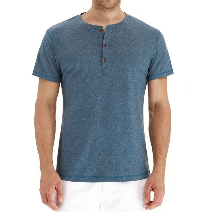 Men’s casual and comfortable t-shirt with relaxed fit and breathable fabric, ideal for summer days.








