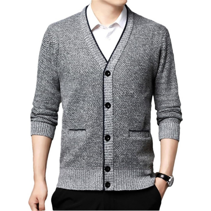 Men’s chic Autumn cardigan in soft knit with a relaxed fit and modern cut—ideal for cozy and stylish layering.
