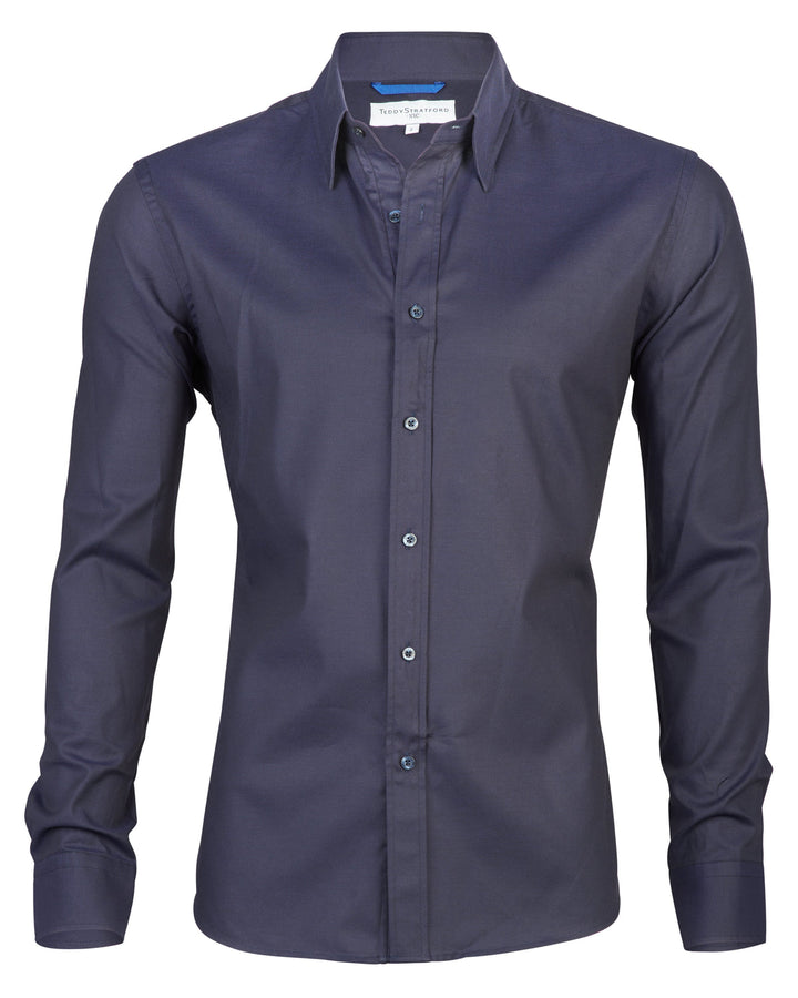  Men's classic business summer shirt with breathable fabric, perfect for staying cool and stylish in warm weather.