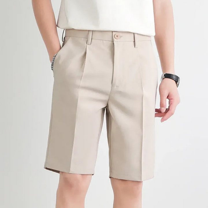 Men’s elegant tailored shorts with a refined fit and breathable fabric, ideal for stylish autumn days.








