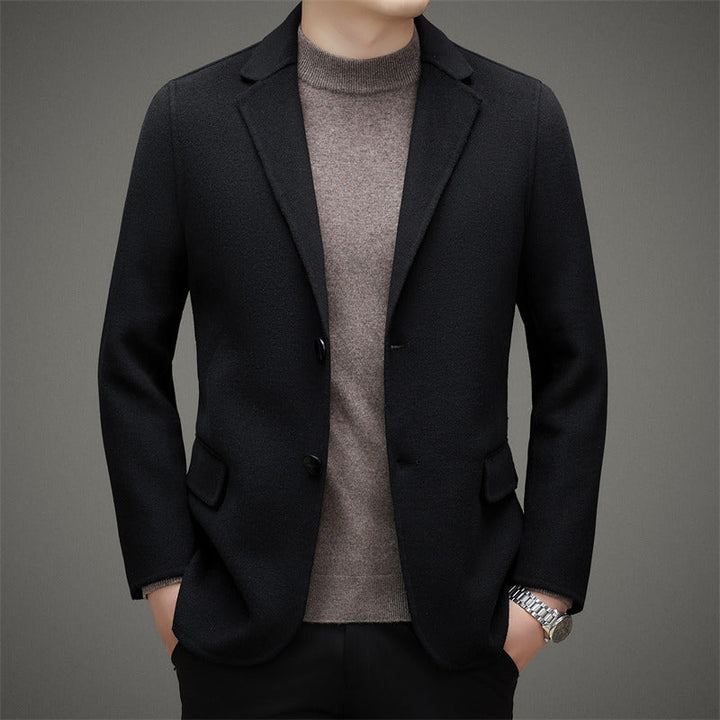 Men's elegant warm wool coat with a tailored fit, wind-resistant design, and premium wool fabric, ideal for autumn and winter.