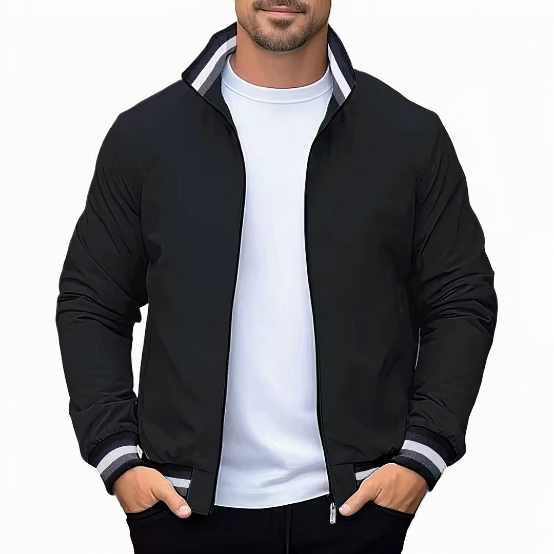  Men's stylish varsity jacket with a classic design, perfect for autumn layering and casual wear.







