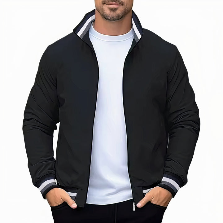  Men's stylish varsity jacket with a classic design, perfect for autumn layering and casual wear.







