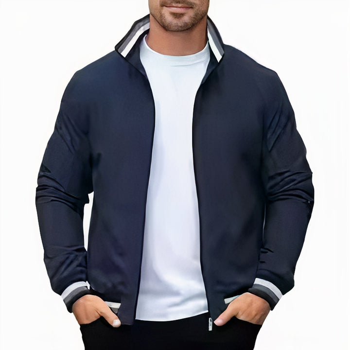  Men's stylish varsity jacket with a classic design, perfect for autumn layering and casual wear.







