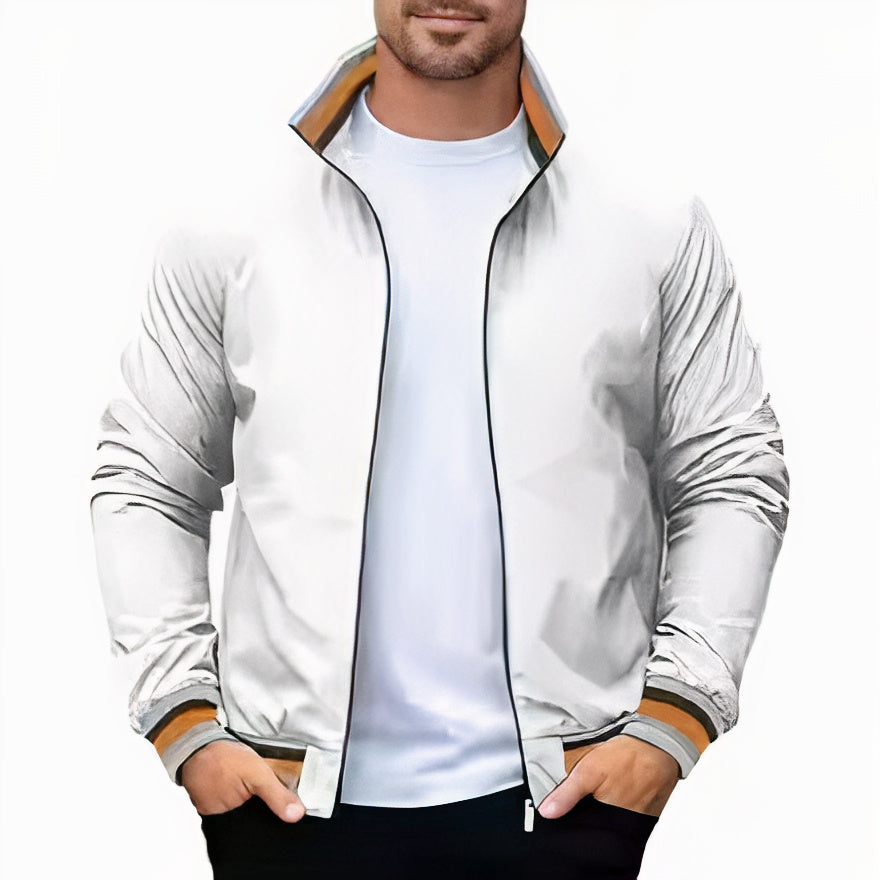  Men's stylish varsity jacket with a classic design, perfect for autumn layering and casual wear.







