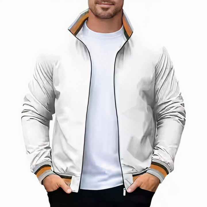  Men's stylish varsity jacket with a classic design, perfect for autumn layering and casual wear.







