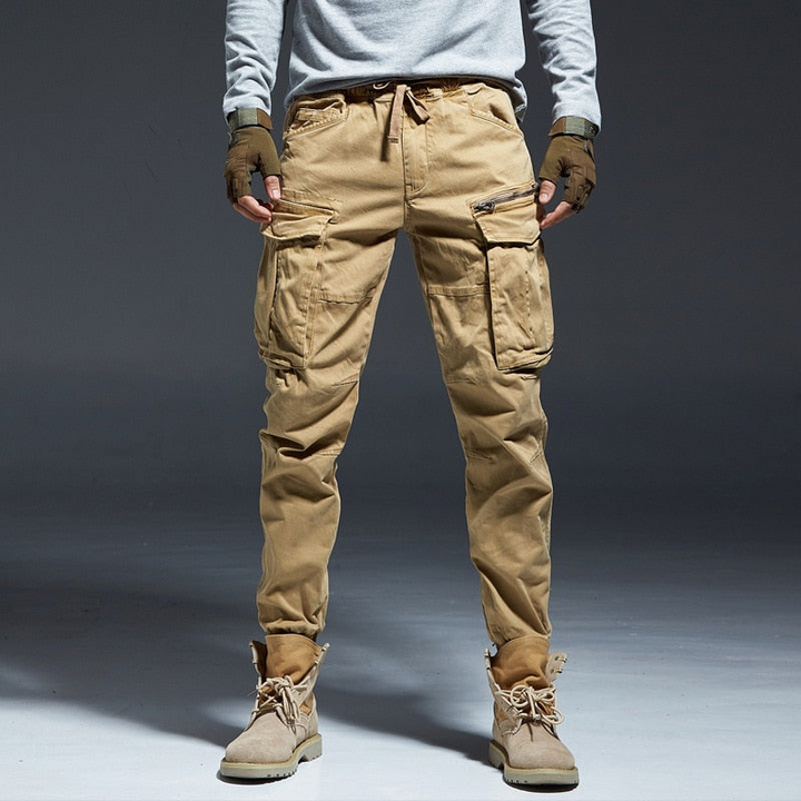 Men’s premium cargo joggers ideal for summer, featuring breathable fabric, a modern jogger fit, and convenient cargo pockets.