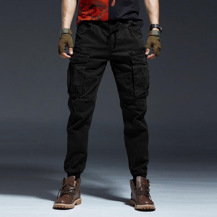 Men’s premium cargo joggers ideal for summer, featuring breathable fabric, a modern jogger fit, and convenient cargo pockets.