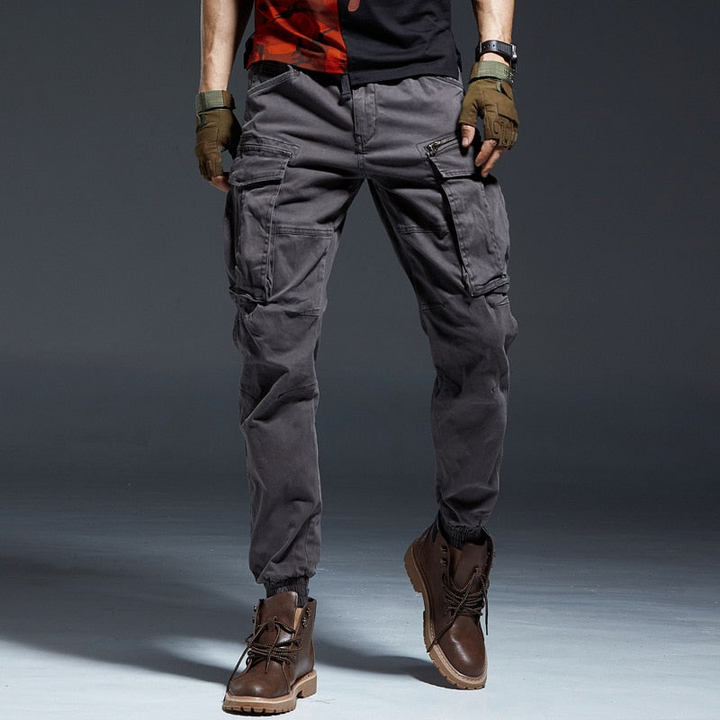 Men’s premium cargo joggers ideal for summer, featuring breathable fabric, a modern jogger fit, and convenient cargo pockets.