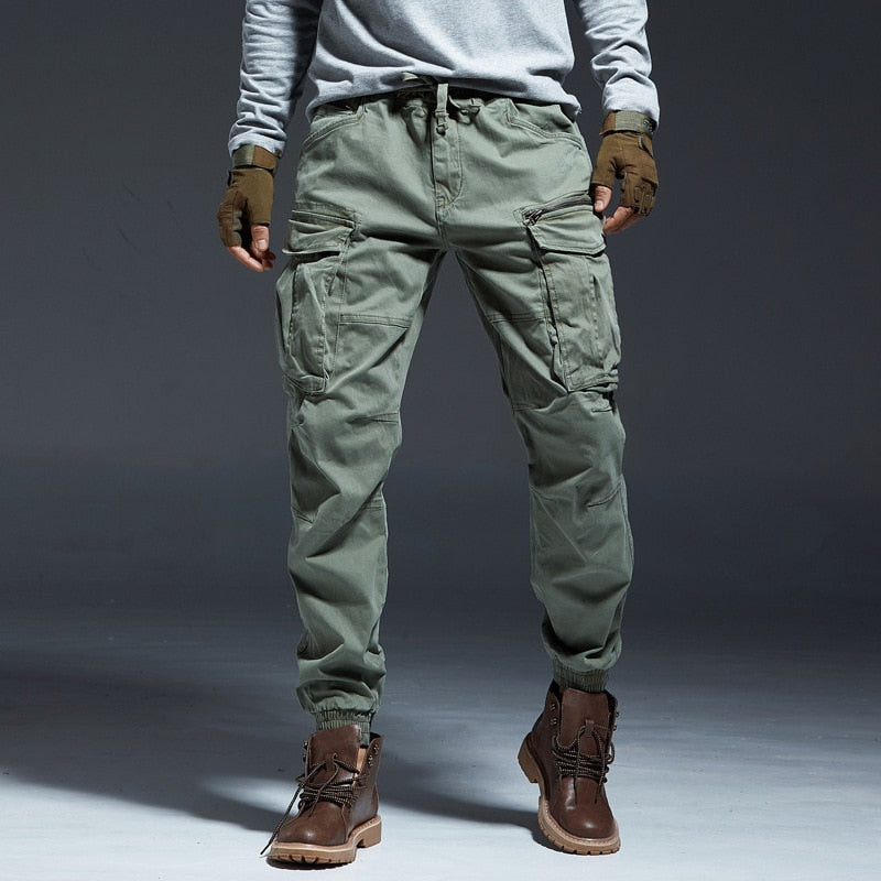 Men’s premium cargo joggers ideal for summer, featuring breathable fabric, a modern jogger fit, and convenient cargo pockets.