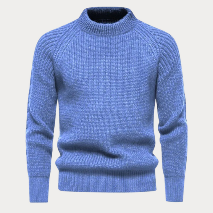 Men’s turtleneck sweater with slim fit and soft knit fabric, ideal for stylish and warm autumn layering.








