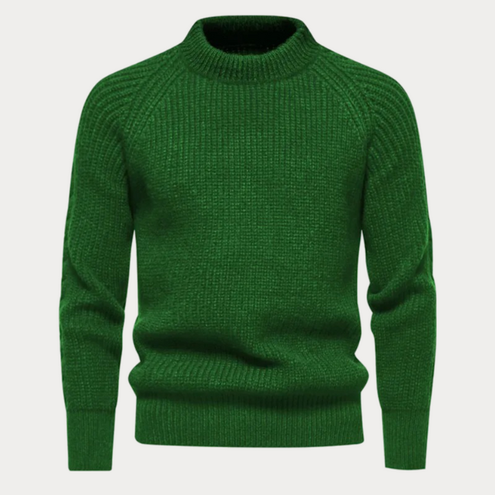 Men’s turtleneck sweater with slim fit and soft knit fabric, ideal for stylish and warm autumn layering.








